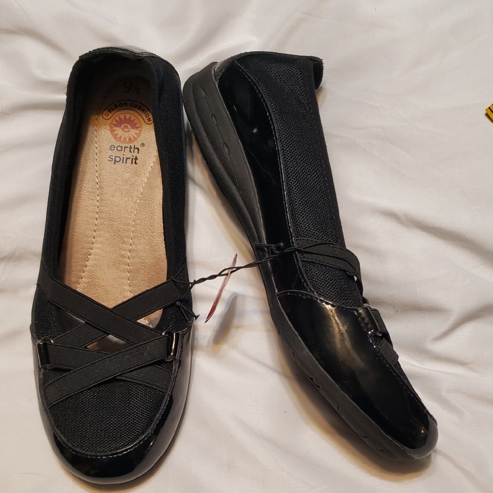 Earth Spirit Women's Black Slip-On Flats